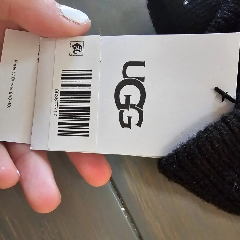 UGG Black Quilted Winter Gloves  Warm & Cozy Cold Weather Gloves Size Small NWT